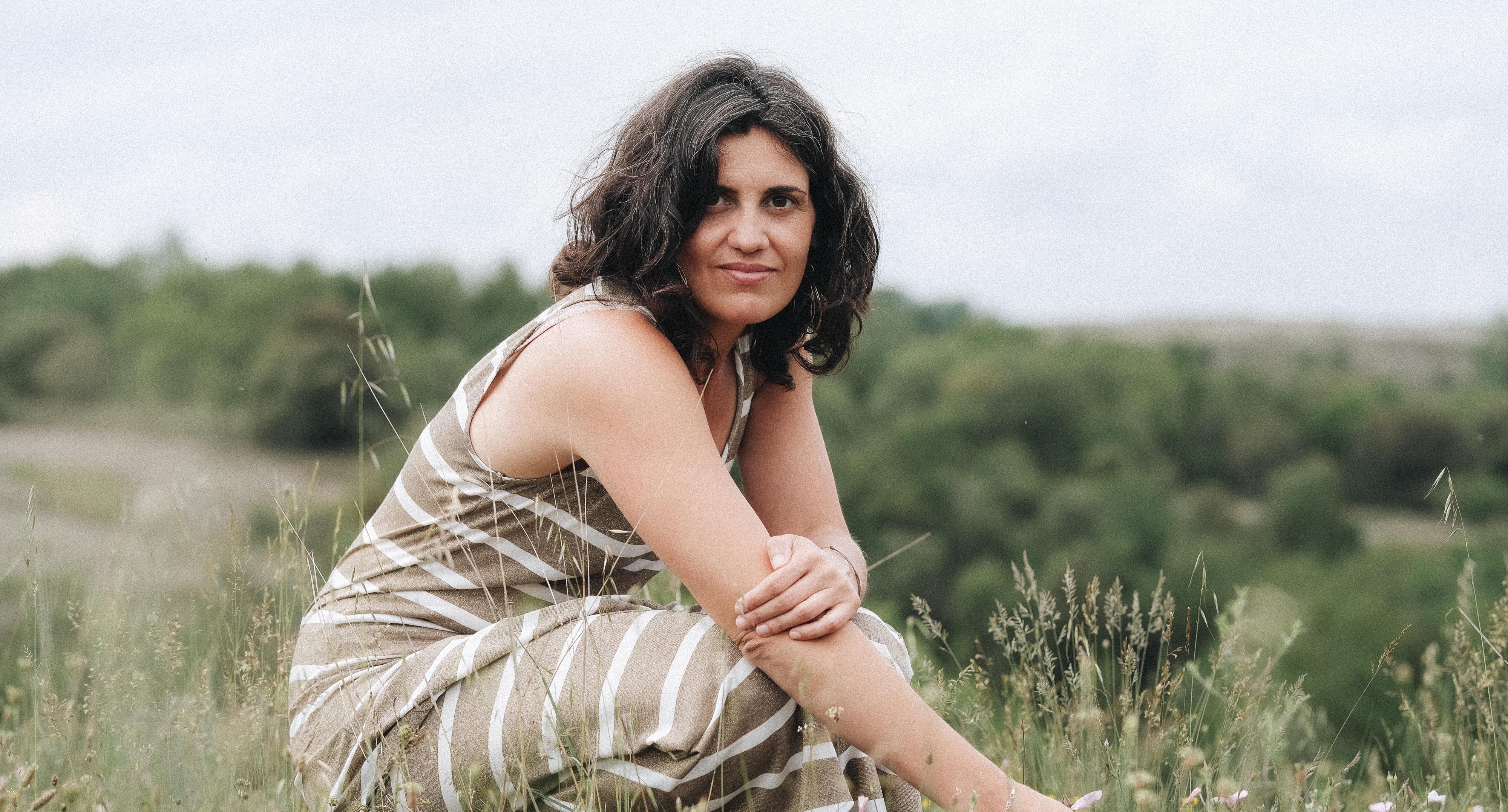 Laia Balmes en el prado